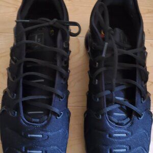 NIKE AIR VAPOMAX PLUS TRIPLE BLACK ANTHRACITE TENNIS SHOES, SIZE 11 1/2